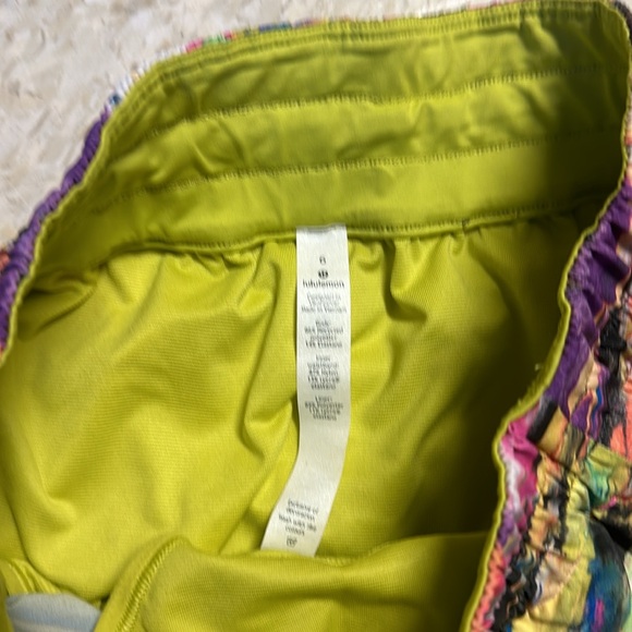 LULULEMON track that short women’s 6 - Picture 4 of 4